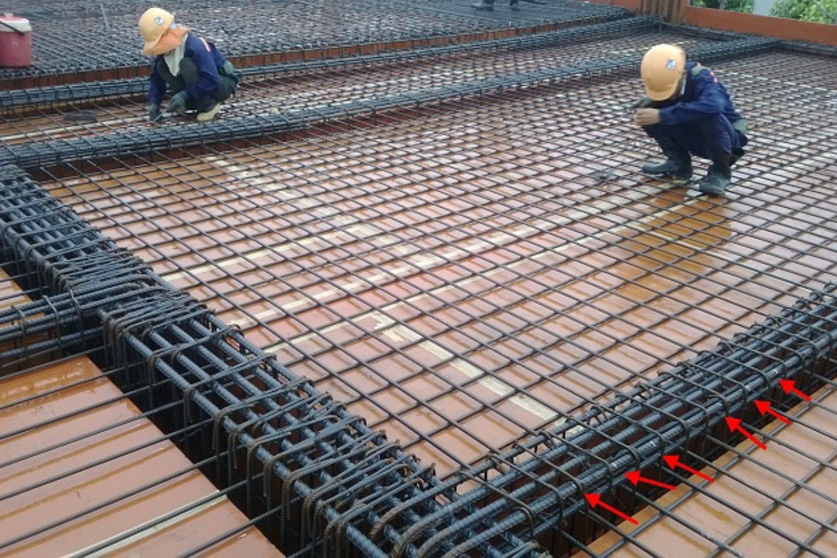 Thi công đổ sàn bằng bê tông thương phẩm mác 250.