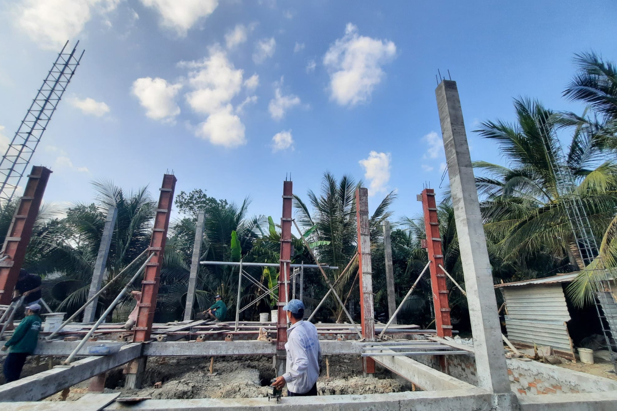 Bê tông mác 300 đổ cột tại Bắc Giang