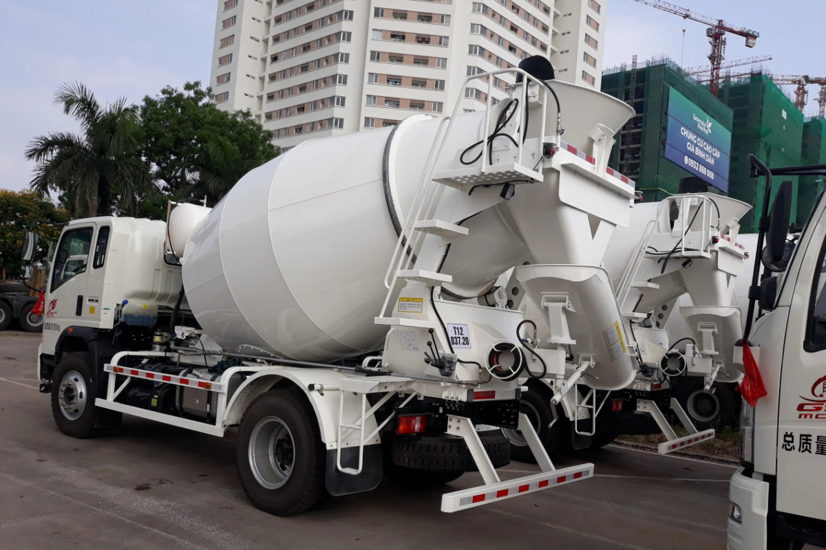 Xe bê tông tươi vận chuyển tại Sơn Động